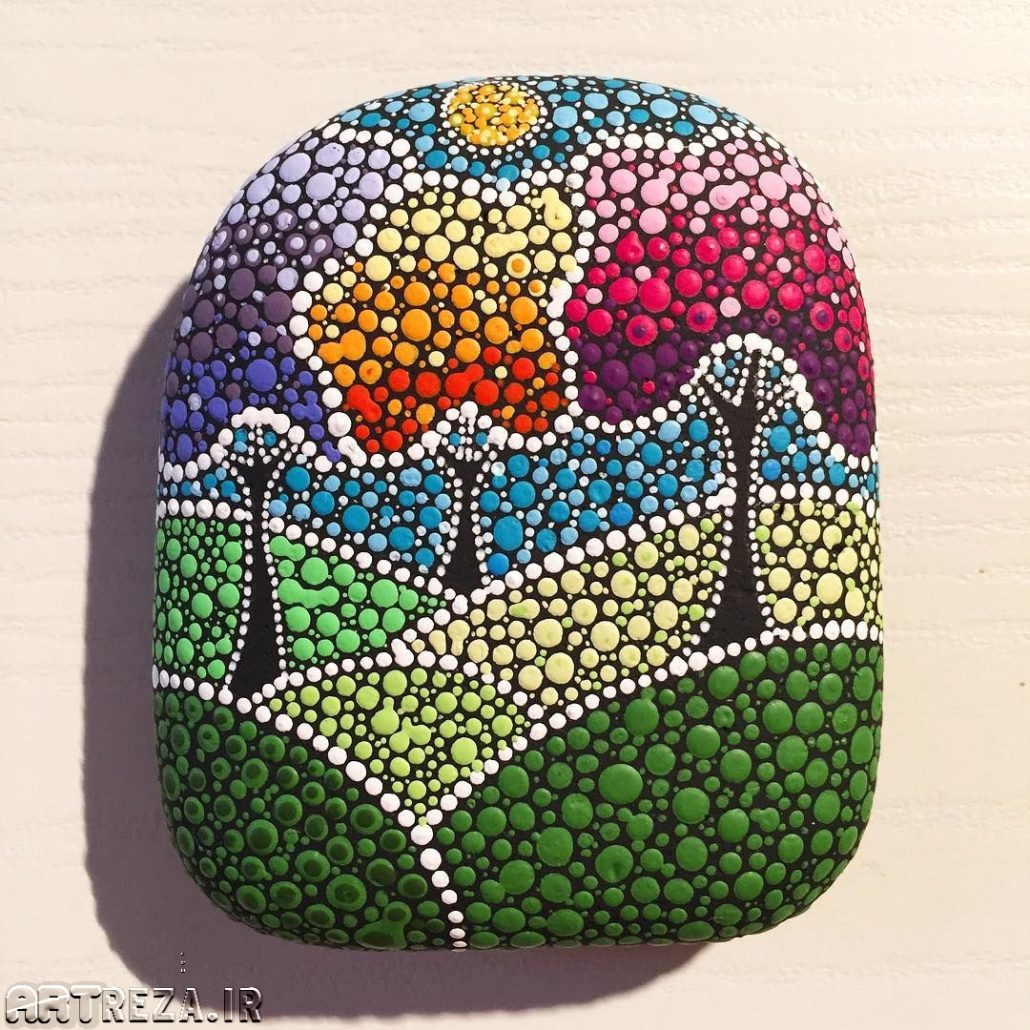نقاشی زینتی روی سنگ